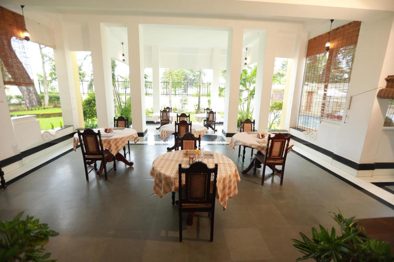 อมฤตรา เดอะ ปูวาธ บีชฟรอนต์ เฮอริเทจ Hotel Kochi ภายนอก รูปภาพ