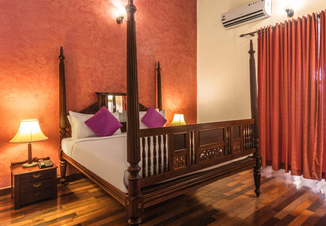 อมฤตรา เดอะ ปูวาธ บีชฟรอนต์ เฮอริเทจ Hotel Kochi ภายนอก รูปภาพ