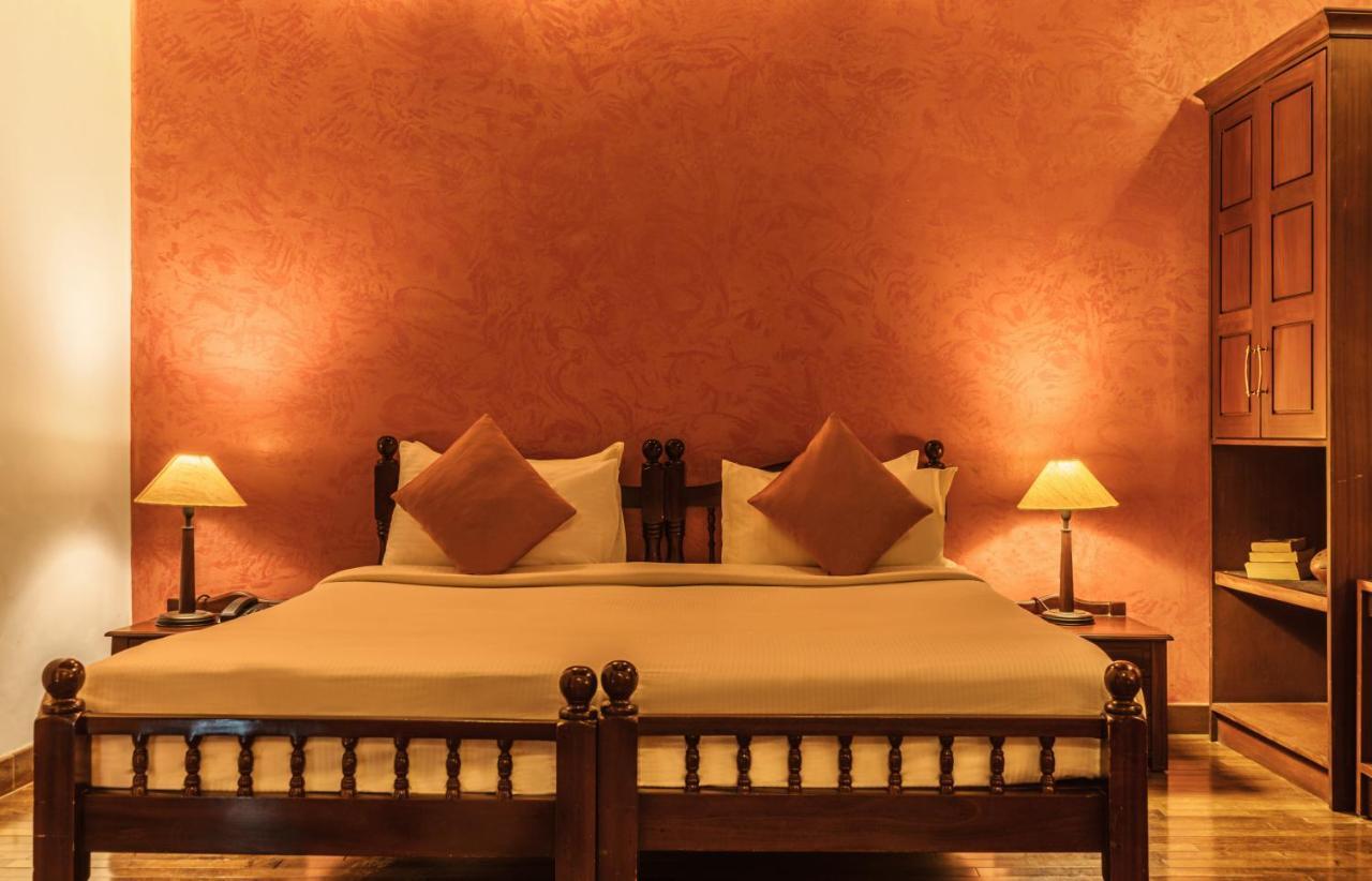 อมฤตรา เดอะ ปูวาธ บีชฟรอนต์ เฮอริเทจ Hotel Kochi ภายนอก รูปภาพ